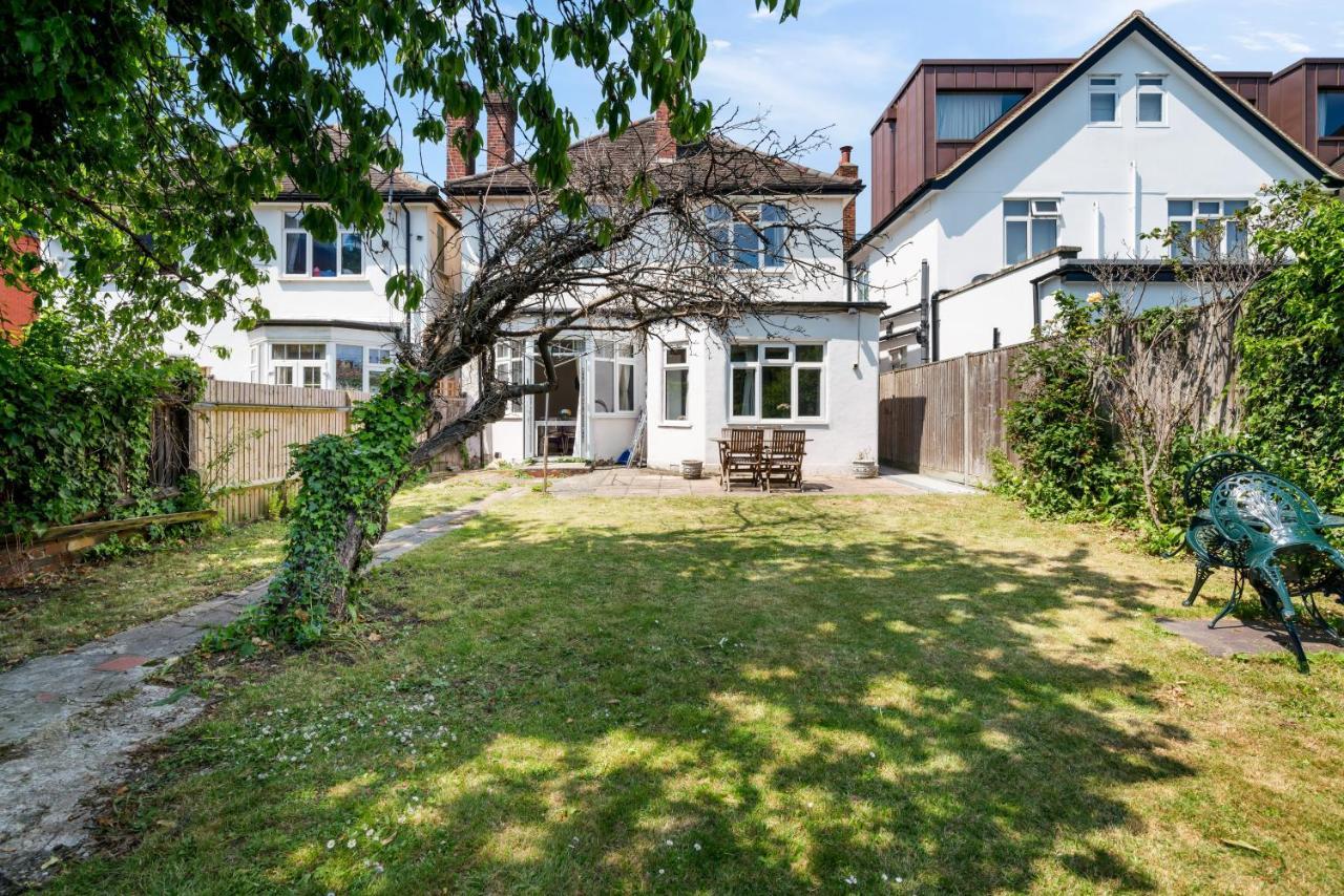 Lovely Garden Apartment In Wimbledon Town Centre With Private Parking By Wimbledon Holiday Lets Лондон Экстерьер фото