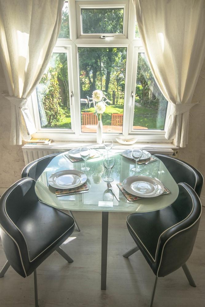 Lovely Garden Apartment In Wimbledon Town Centre With Private Parking By Wimbledon Holiday Lets Лондон Экстерьер фото